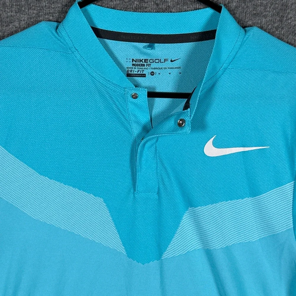 Nike Golf Polo Shirt Mens Medium Blue Dri-Fit Modern Blade Collar Snap Chevron